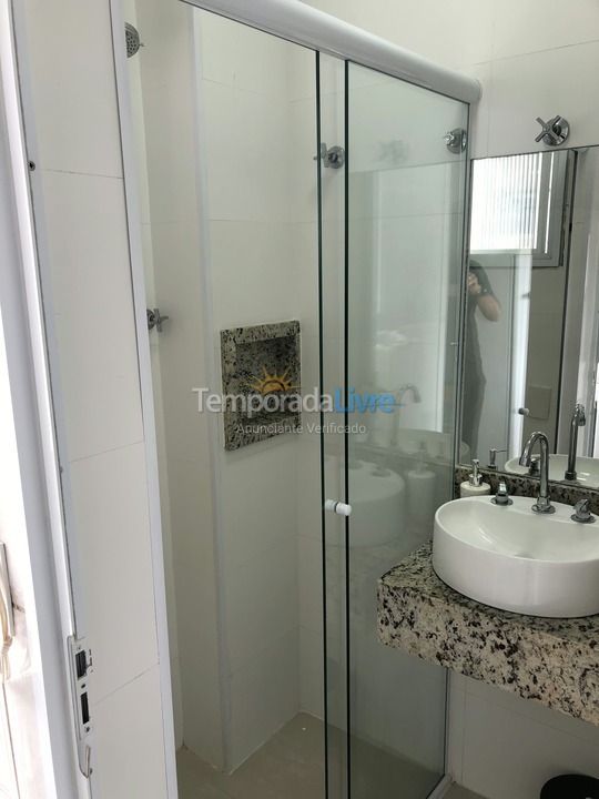 Apartamento para aluguel de temporada em Guarujá (Pitangueiras)