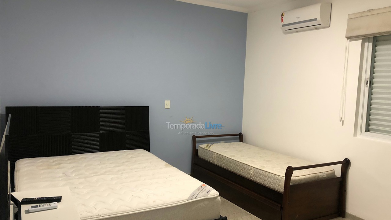 Apartamento para aluguel de temporada em Guarujá (Pitangueiras)