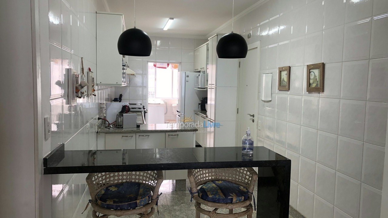 Apartamento para aluguel de temporada em Guarujá (Pitangueiras)