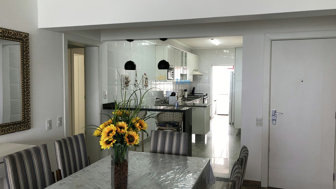 Apartamento para aluguel de temporada em Guarujá (Pitangueiras)