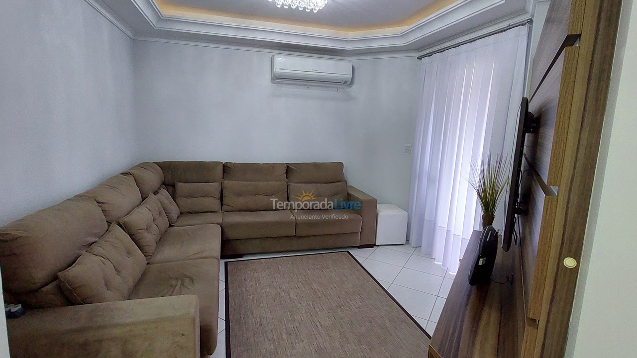 Apartamento para aluguel de temporada em Itapema (Meia Praia)