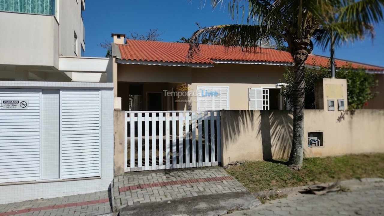 Casa para aluguel de temporada em Bombinhas (Canto Grande)