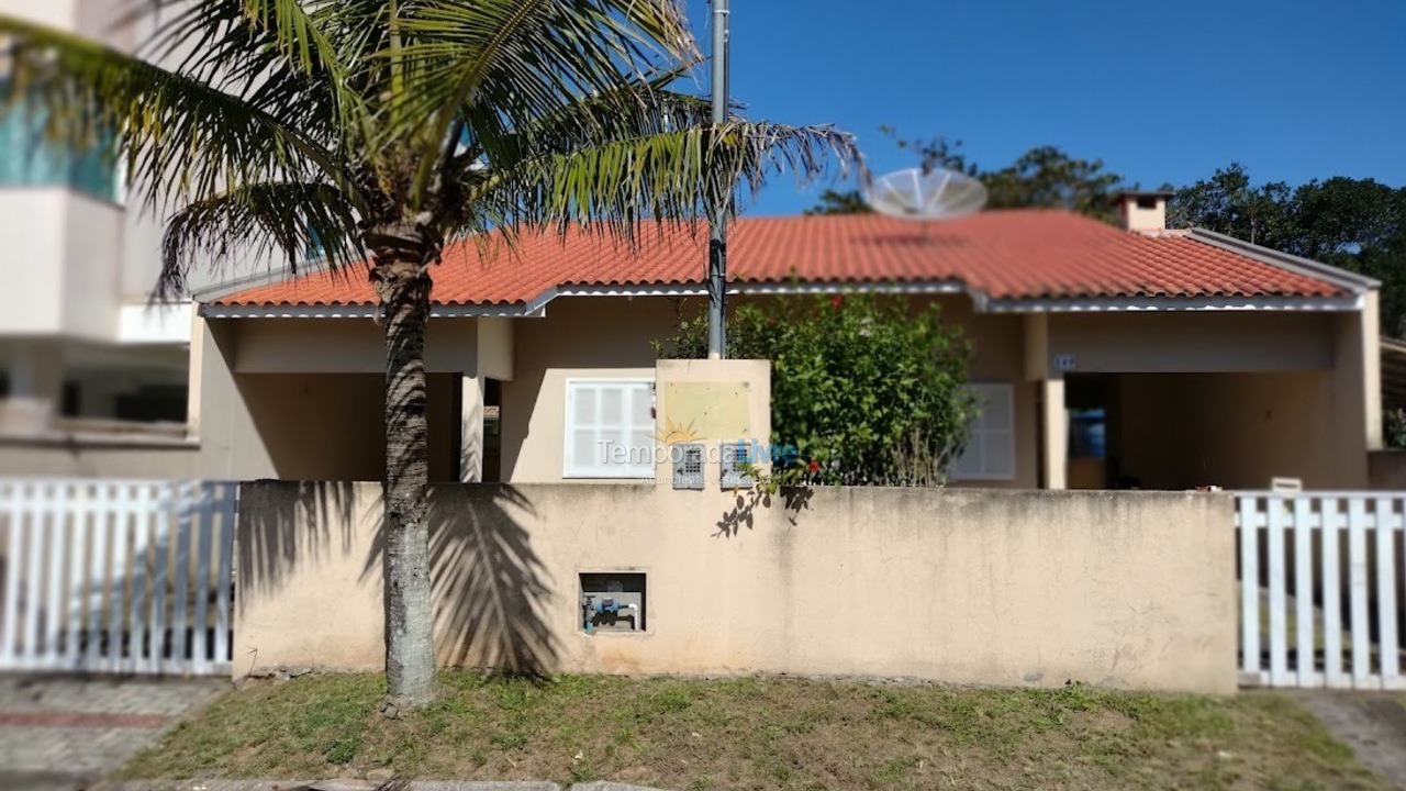 Casa para aluguel de temporada em Bombinhas (Canto Grande)