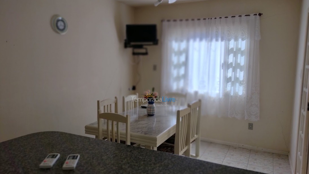 Casa para aluguel de temporada em Bombinhas (Canto Grande)