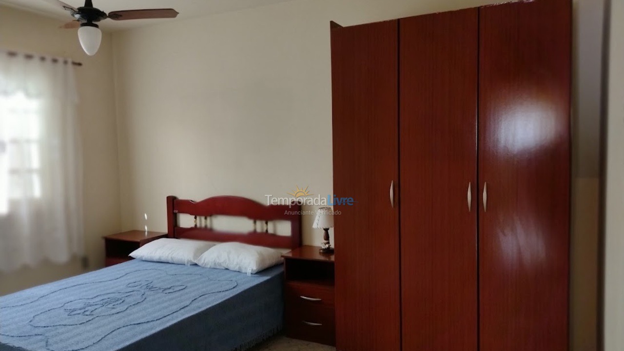 Casa para aluguel de temporada em Bombinhas (Canto Grande)