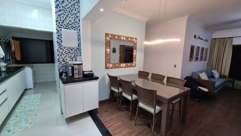 Cozinha/sala de jantar e tv integrada c/ ar condicionado 