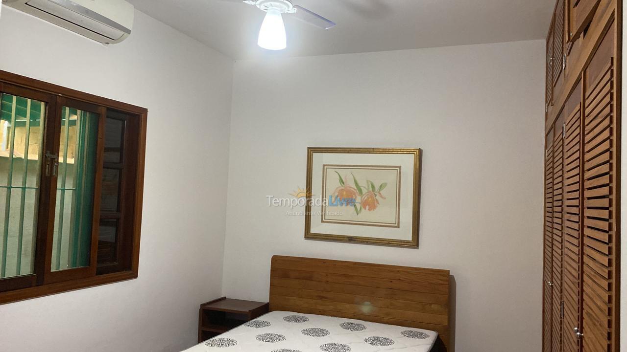 Casa para aluguel de temporada em Ubatuba (Praia das Toninhas)