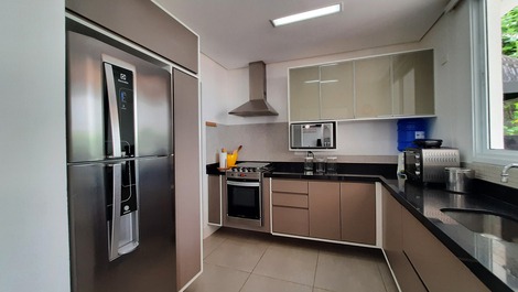 Condomínio Pé na Areia Maresias - Alto Padrão