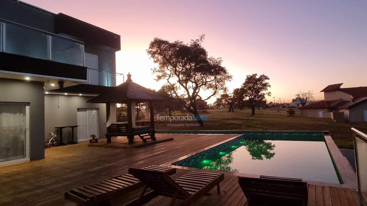 Casa para aluguel de temporada em Paranapanema (Riviera de Santa Cristina Xiii)