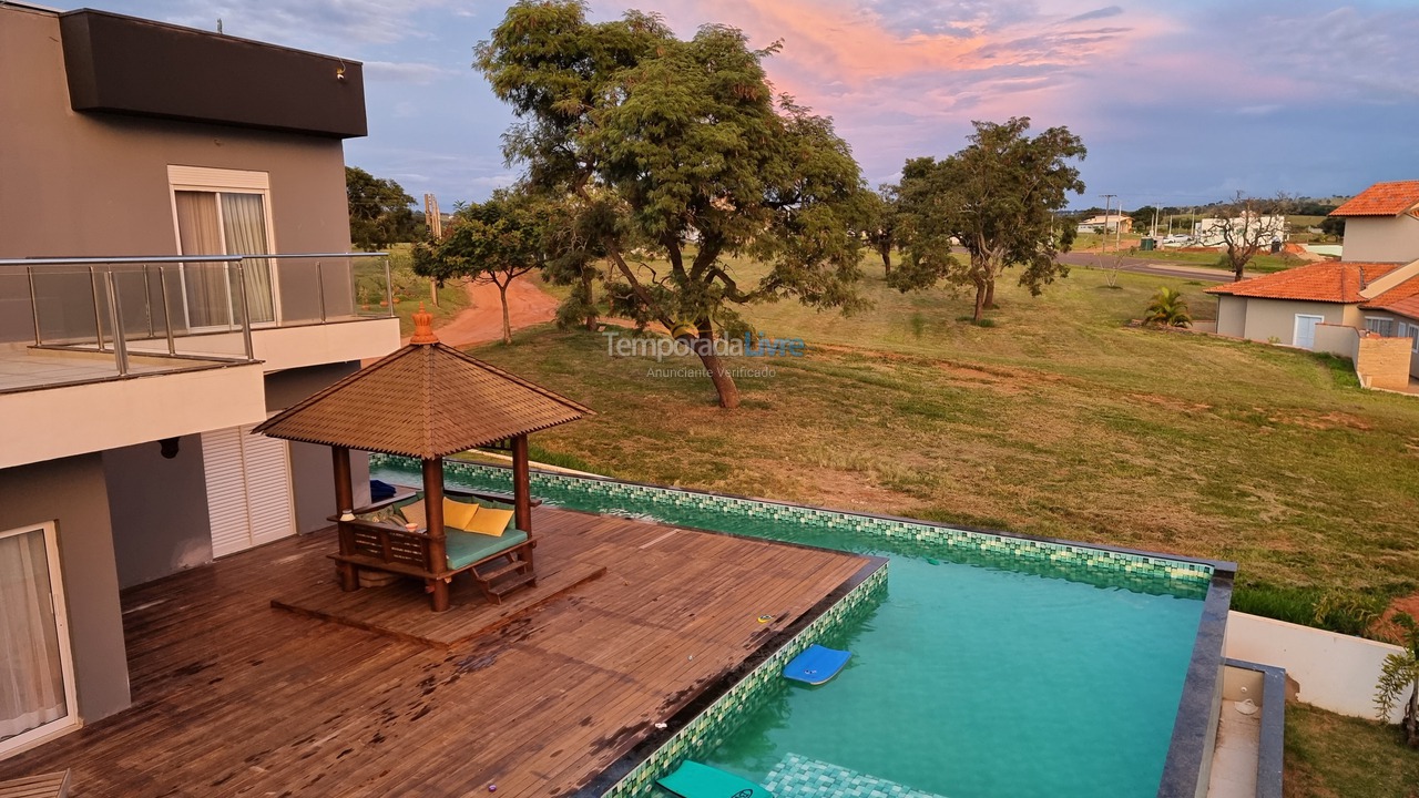 Casa para aluguel de temporada em Paranapanema (Riviera de Santa Cristina Xiii)