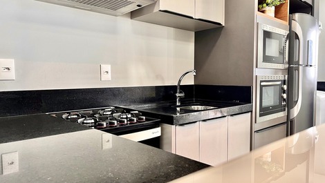 LINDO APARTAMENTO DE 2 SUÍTES COM VISTA PARA O MAR