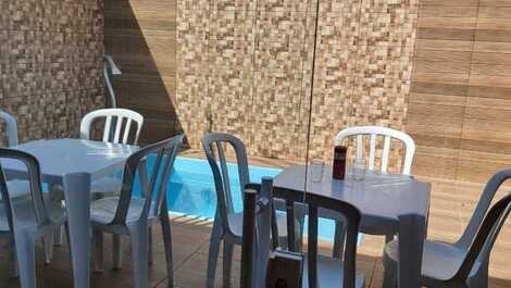 Casa na praia Martim de Sá, piscina 2 suítes á 5 minutos à PÉ do mar