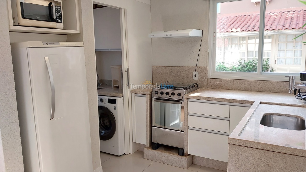 Casa para aluguel de temporada em Florianópolis (Jurere Tradicional)