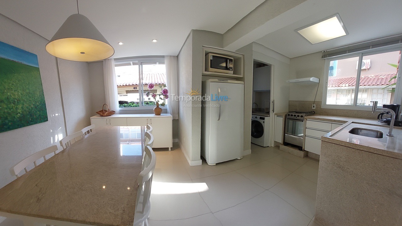 Casa para aluguel de temporada em Florianópolis (Jurere Tradicional)