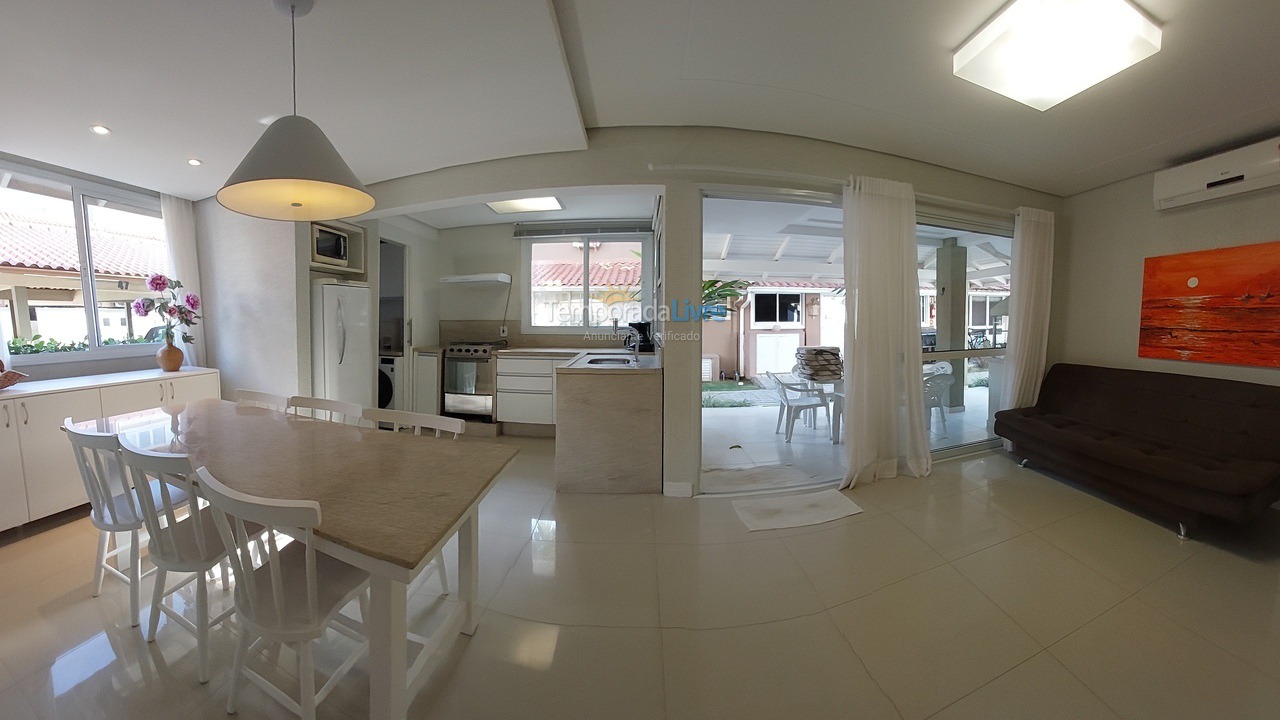 Casa para aluguel de temporada em Florianópolis (Jurere Tradicional)