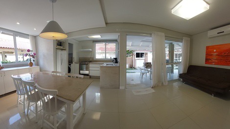 Praia de Jurerê - Casa 32 no Residencial Ilha Santa Catarina