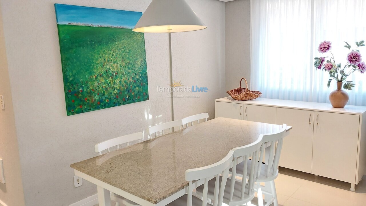 Casa para aluguel de temporada em Florianópolis (Jurere Tradicional)