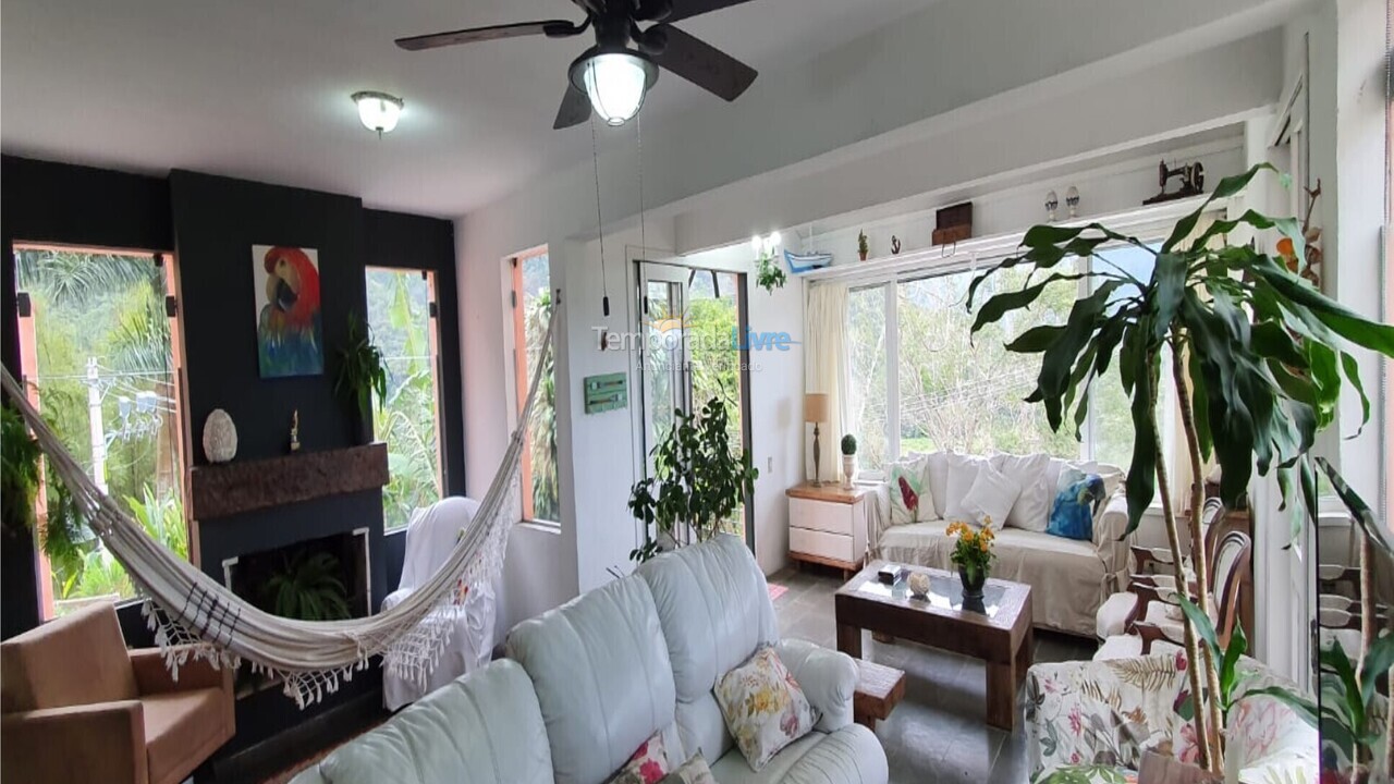 House for vacation rental in Caraguatatuba (Praia da Cocanha)