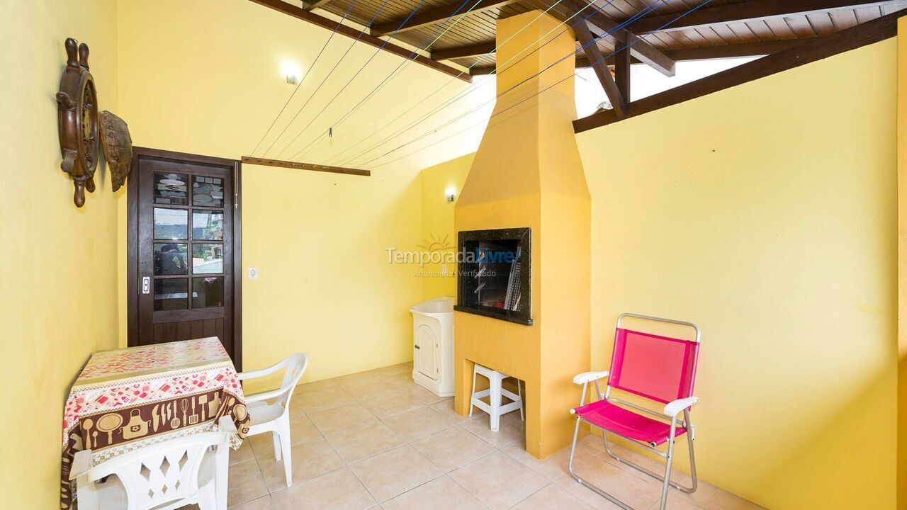 Casa para aluguel de temporada em Bombinhas (Praia de Bombas)