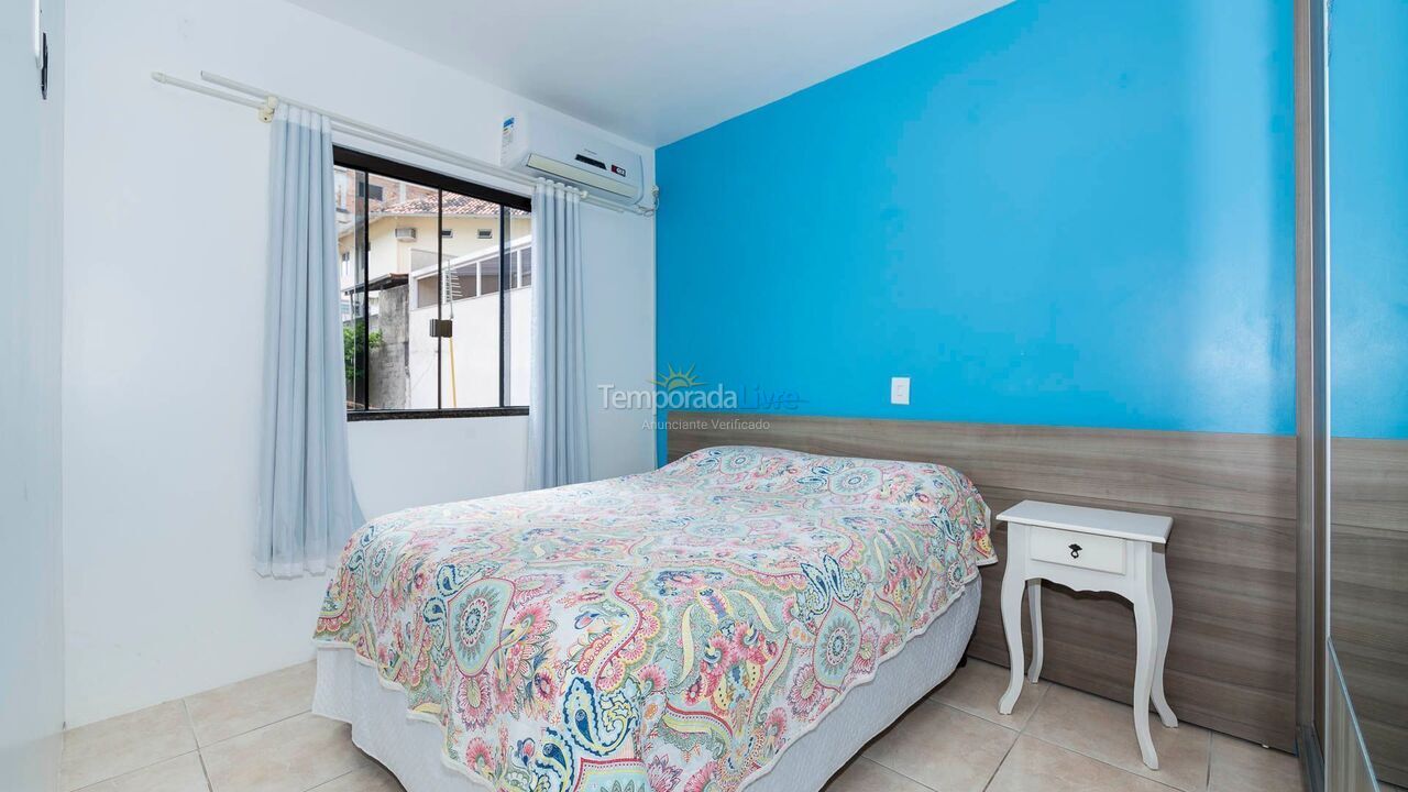 Casa para aluguel de temporada em Bombinhas (Praia de Bombas)