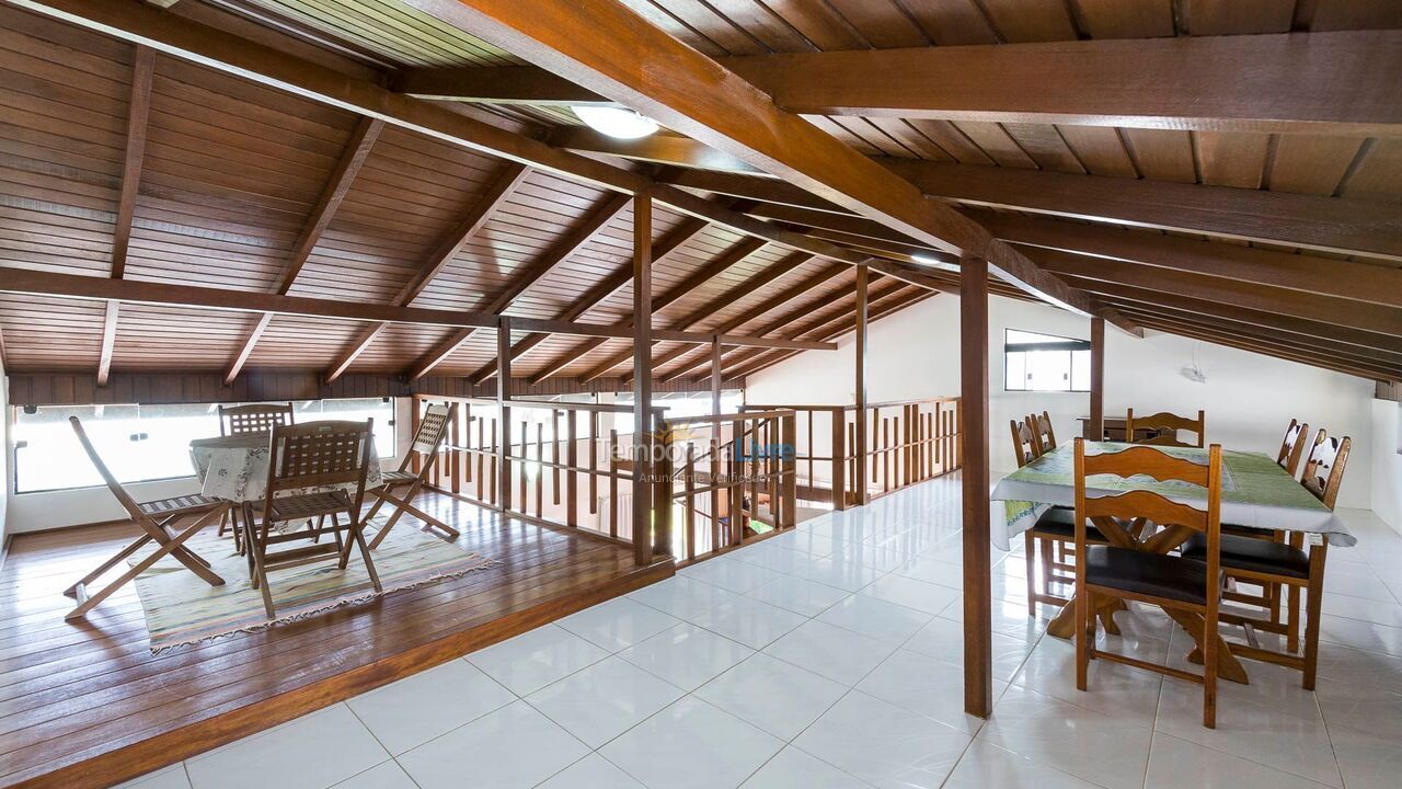 Casa para aluguel de temporada em Bombinhas (Praia de Bombas)