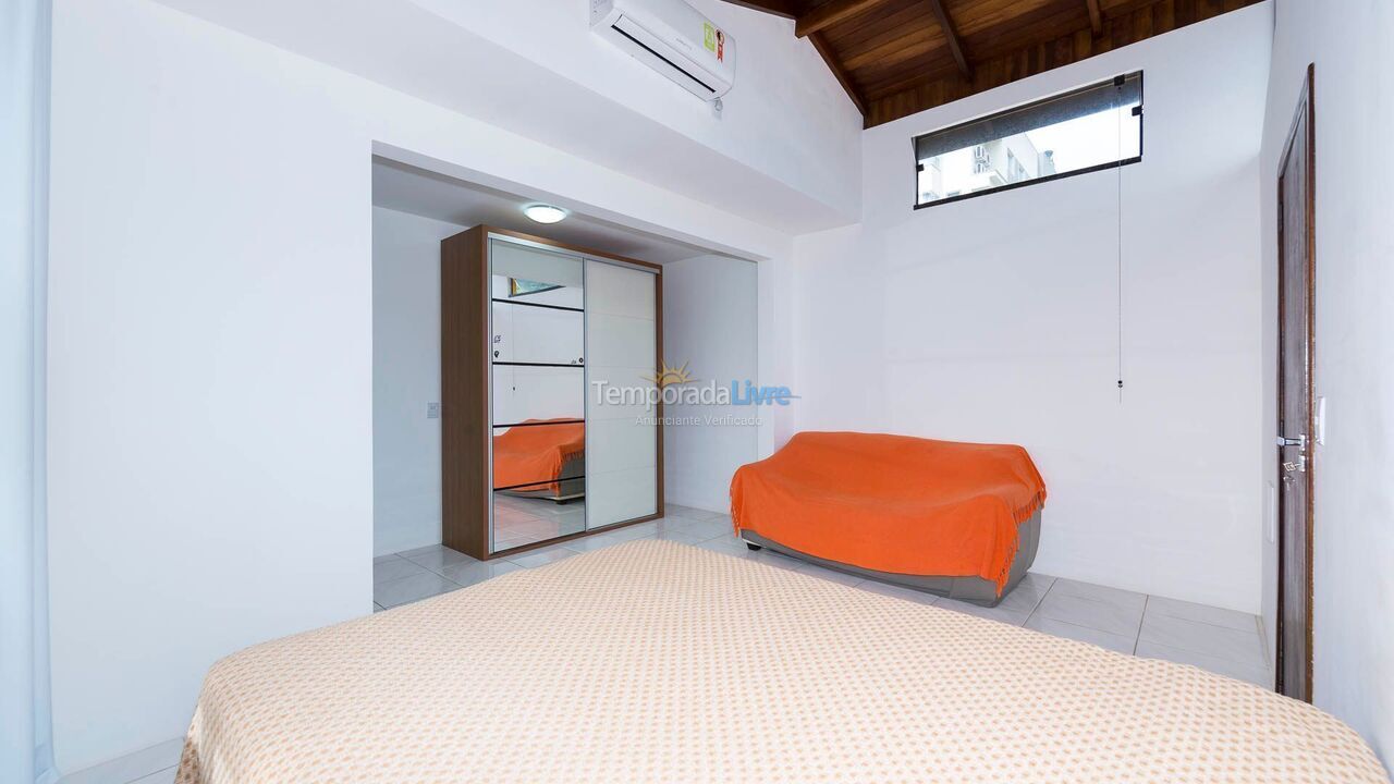 Casa para aluguel de temporada em Bombinhas (Praia de Bombas)