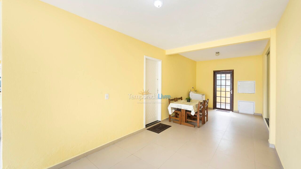 Casa para aluguel de temporada em Bombinhas (Praia de Bombas)