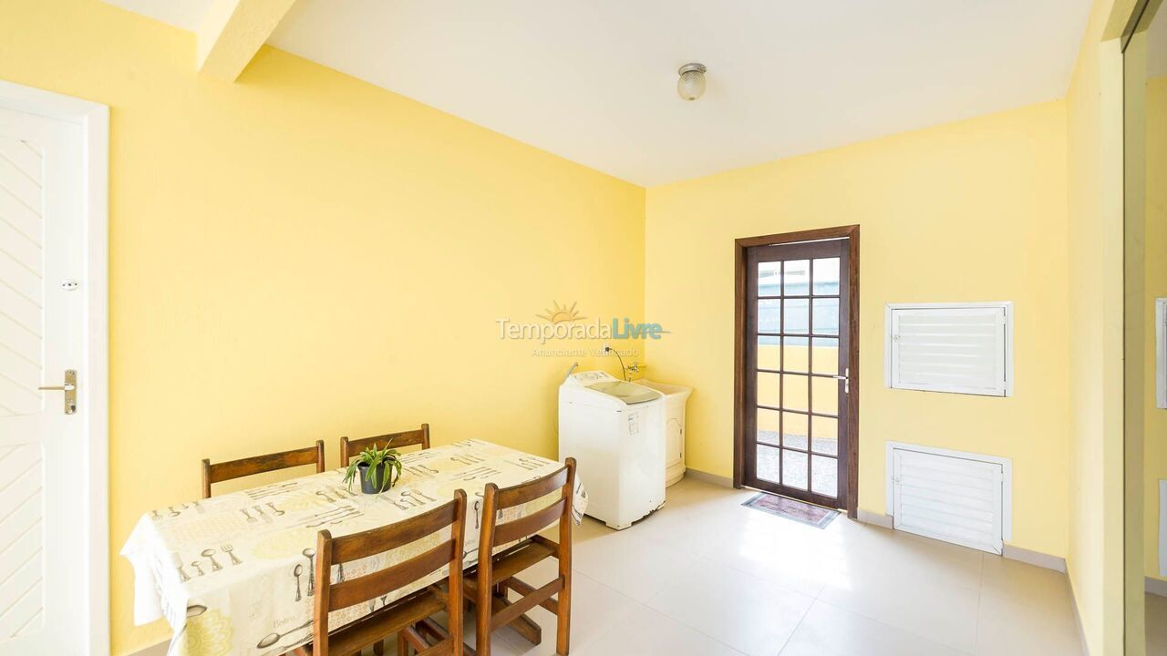 Casa para aluguel de temporada em Bombinhas (Praia de Bombas)
