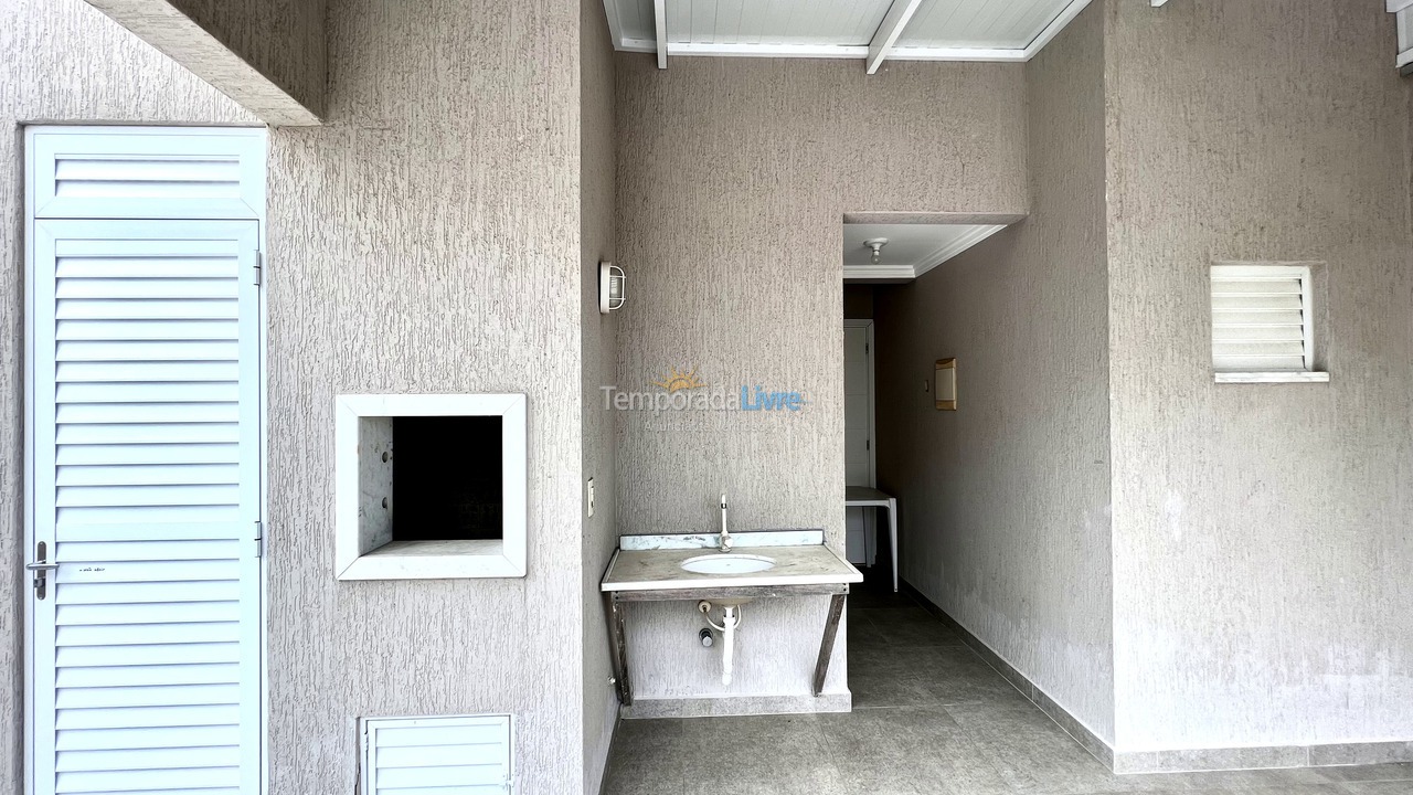 Apartamento para aluguel de temporada em Bombinhas (Canto Grande)