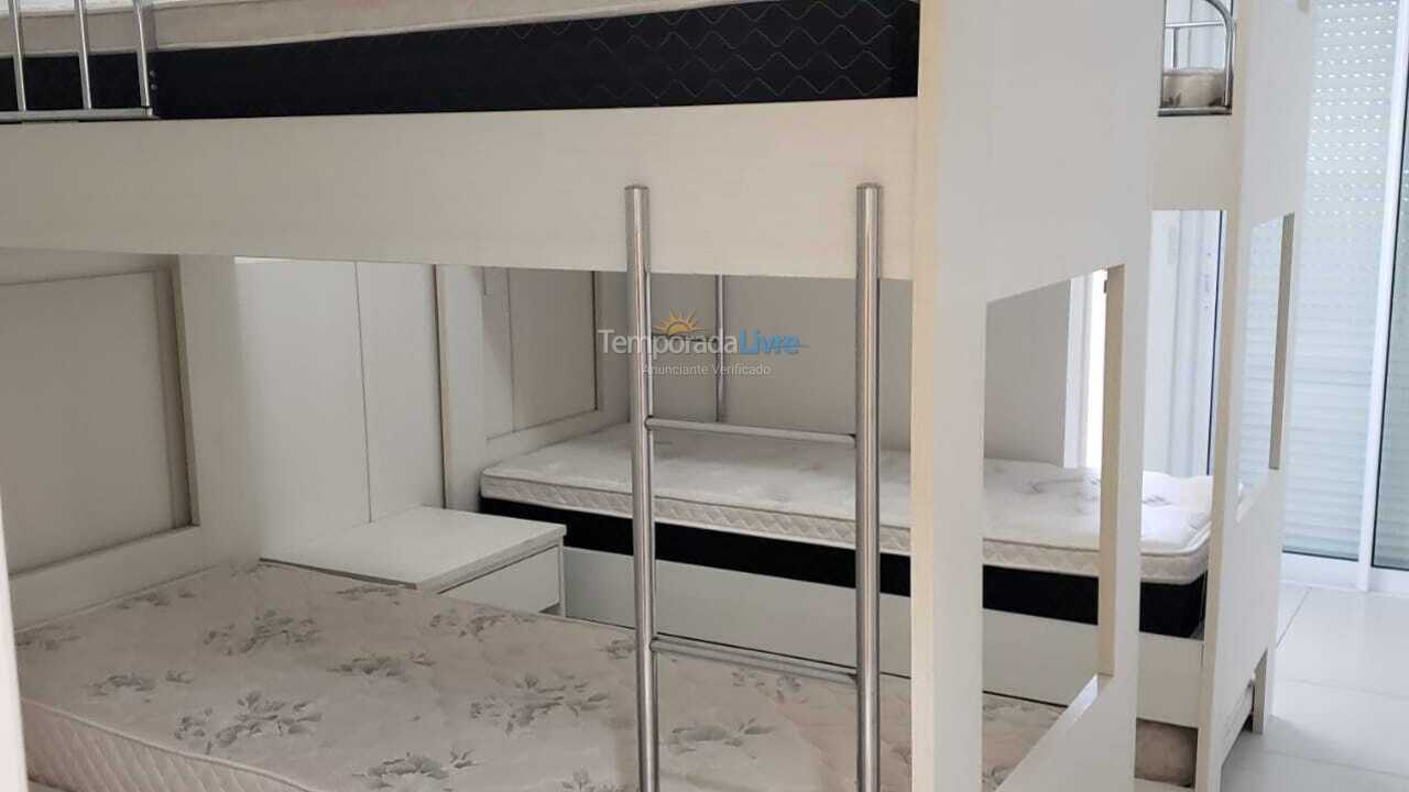 Apartamento para aluguel de temporada em Ubatuba (Praia Grande)