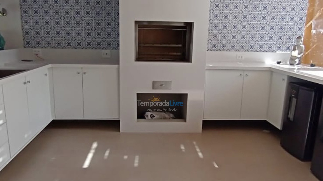 Casa para aluguel de temporada em São Sebastião (Camburi)