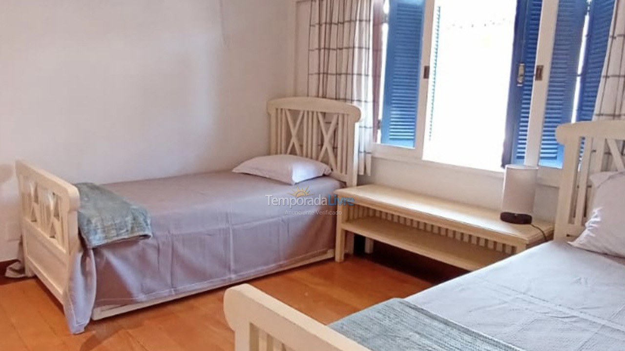 Casa para aluguel de temporada em São Sebastião (Camburi)