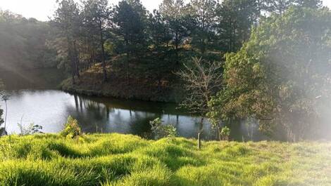 Lago para pesca esportiva