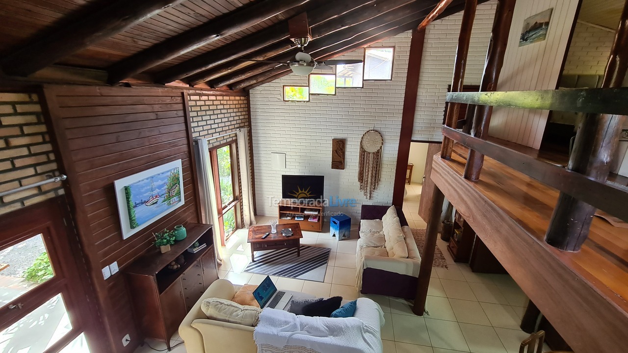 Casa para aluguel de temporada em Imbituba (Praia do Rosa)