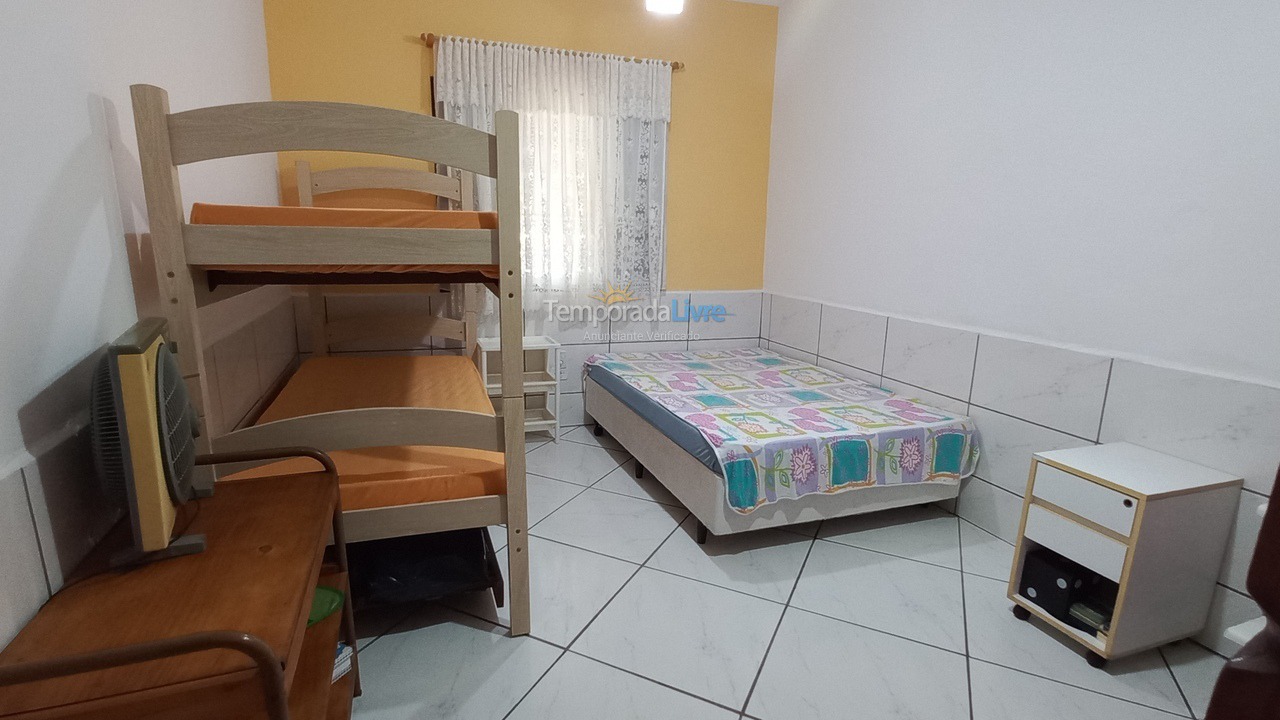 House for vacation rental in Caraguatatuba (Praia das Palmeiras)