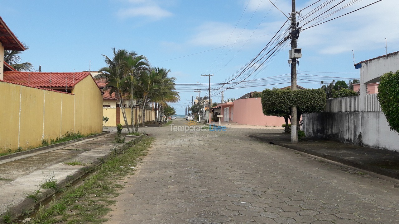 Casa para aluguel de temporada em Peruíbe (Belmira Novaes Ruinas)
