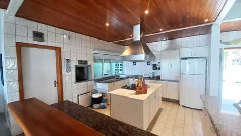 HOUSE BEIRA MARTO HIGH STANDARD PRAIA DE CANTO GRANDE BOMBINHAS SC