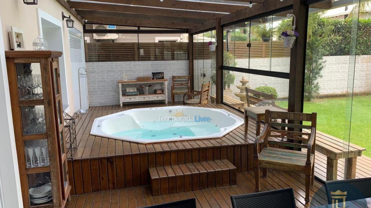 Casa para aluguel de temporada em Florianopolis (Jurerê Internacional)
