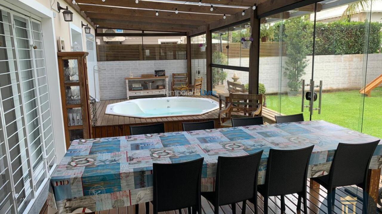 Casa para aluguel de temporada em Florianopolis (Jurerê Internacional)
