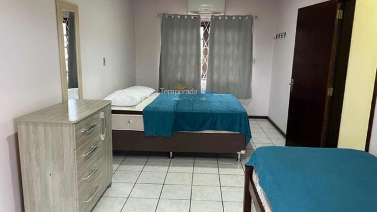 Casa para alquiler de vacaciones em São Francisco do Sul (Itaguaçu)