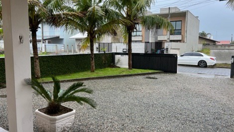 Excelente Townhouse que contiene 4 habitaciones con aire acondicionado, WI-FI, barbacoa