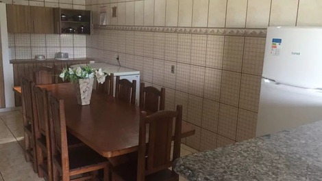 Linda Chácara com Fundos para a Represa de Atibaia