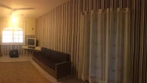 Linda Chácara com Fundos para a Represa de Atibaia