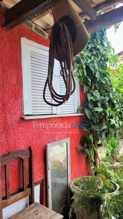Casa para alquiler de vacaciones em São Pedro da Aldeia (Conrado G Malta 17 Em Frente A Lagoa Casa Vermelha Esquina)