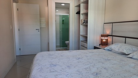 Apt 100 meters from Bombinhas beach wide comfortable great location