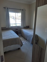 Apt 100 meters from Bombinhas beach wide comfortable great location