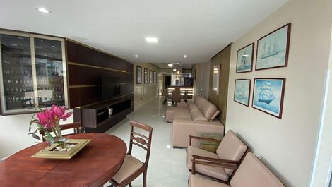 Apartamento de Luxo de 3 Dormitorios com vista lateral para mar