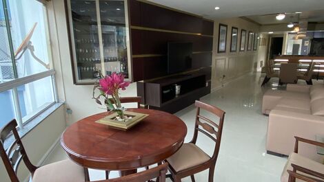 Apartamento de Luxo de 3 Dormitorios com vista lateral para mar