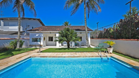 Beautiful House in Acapulco for 10 People with Pool, Barbecue and Wi-Fi