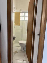 Banheiro dos quartos no térreo 